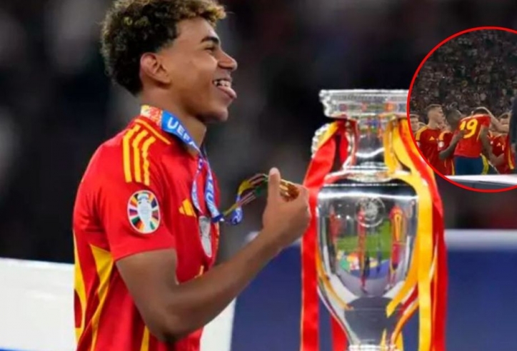 Lamine Yamal bị 'ký đầu' khi lên nhận huy chương vì lý do hài hước