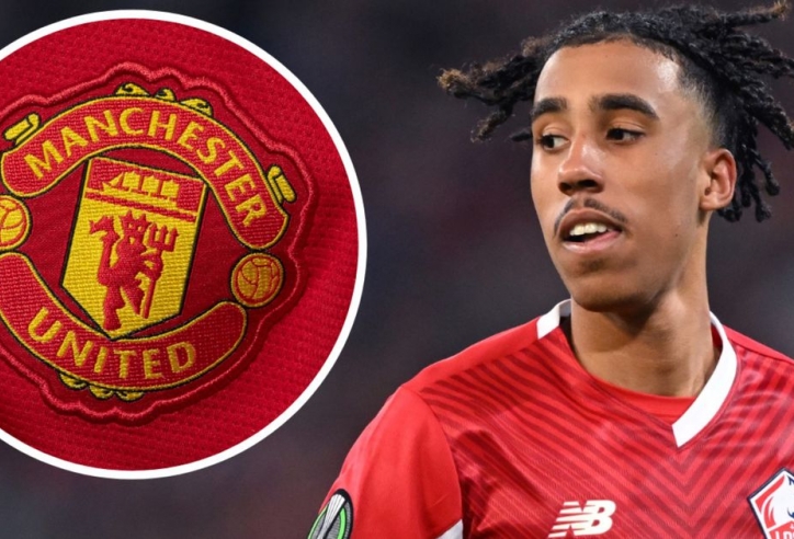 CHÍNH THỨC: Leny Yoro gia nhập Manchester United
