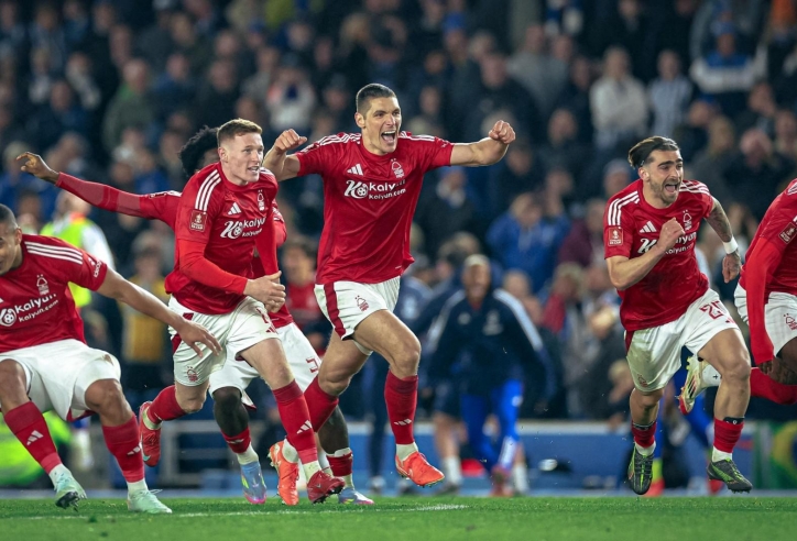 Nottingham Forest lập kỳ tích tại bóng đá Anh