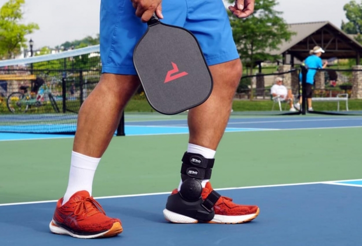 Dân Pickleball sốt xình xịch vì chiếc đai mắt cá chân 'thần kỳ'