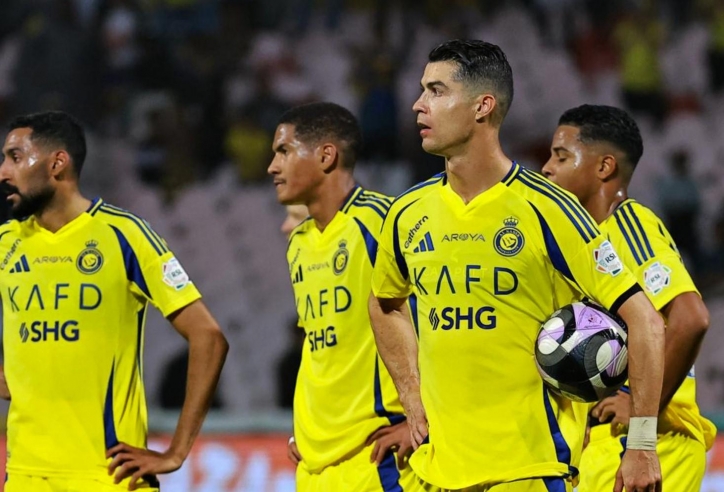 Trực tiếp Al Nassr 1-1 Al Ittihad: Al Nassr chỉ còn 10 người