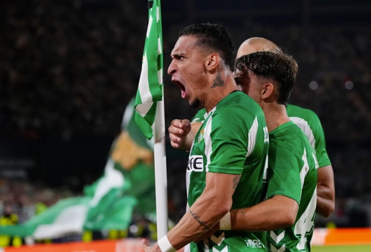 Vòng 1 Europa League: Antony toả sáng rực rỡ, Sir Jim 'méo mặt'