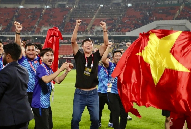 Báo Trung Quốc lo sốt vó trước 'quái vật' 1m95 của Việt Nam