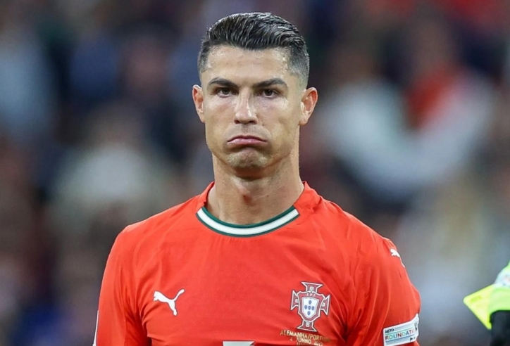 Cristiano Ronaldo tụt giá kỷ lục