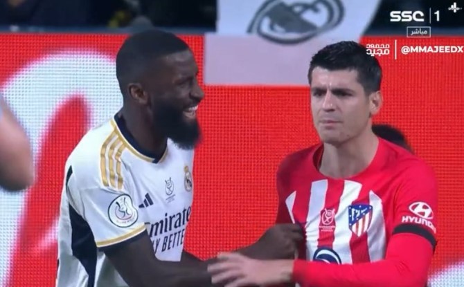 Rudiger cười khoái chí sau hành động phản cảm với Morata