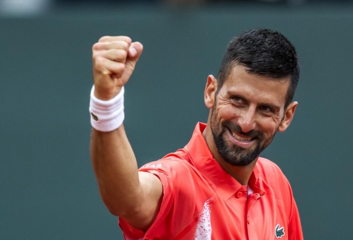 Djokovic thắng trận đầu tiên trên sân đất nện trong năm nay