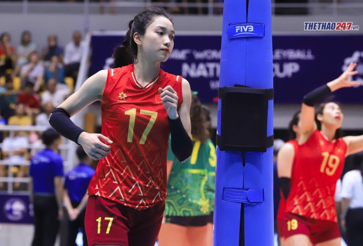 Bộ đôi tuyển thủ bóng chuyền nữ Việt Nam thả dáng cực xinh tại Thượng Hải