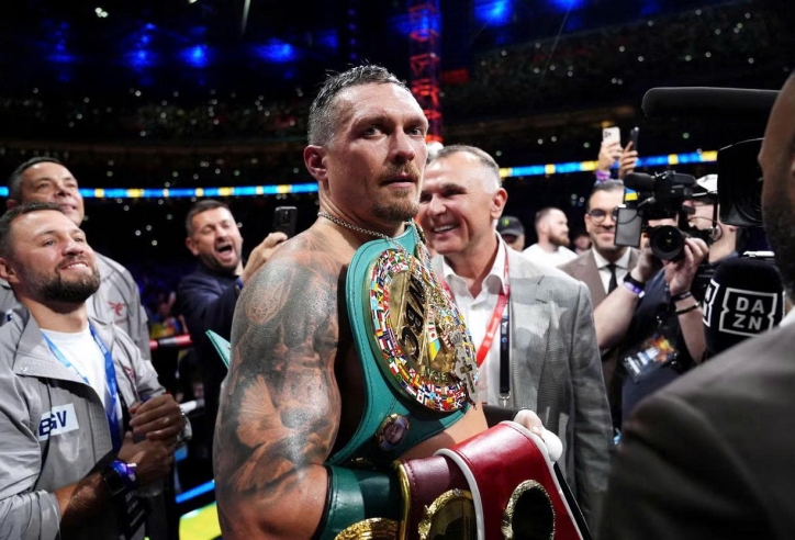 Usyk hạ đo ván Dubois, tiếp tục vô địch tuyệt đối