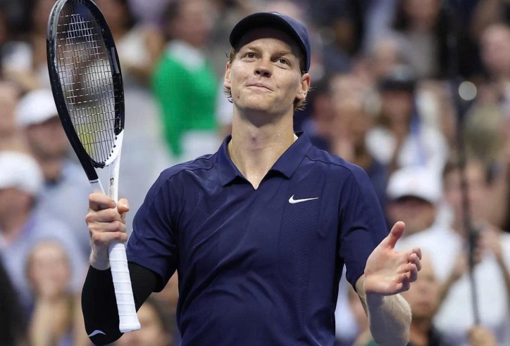 Jannik Sinner 'thần tốc' vào tứ kết US Open 2025