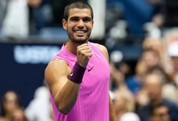Alcaraz thắng dễ Djokovic, tiến vào chung kết US Open 2025