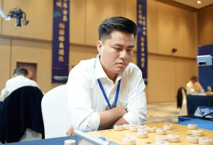 Kỳ thủ Lại Lý Huynh thi đấu chưa đúng phong độ tại Cúp cờ đôi Cẩm Giang 2025