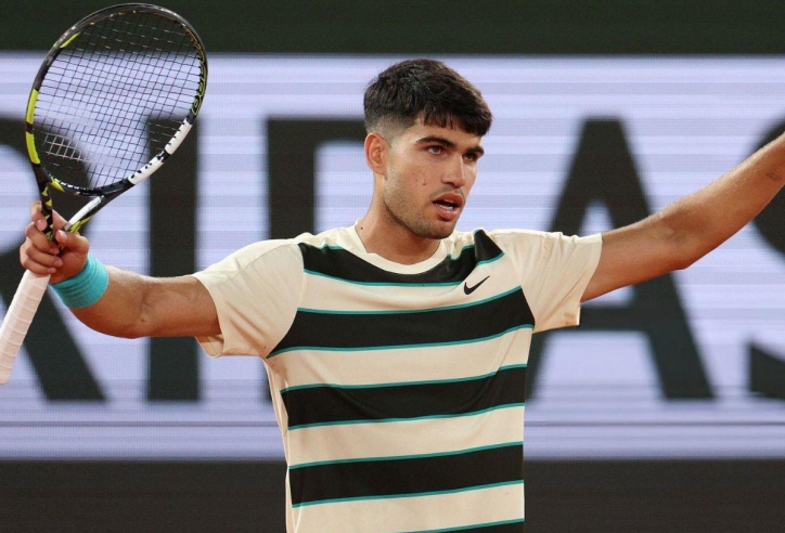 Khẳng định đẳng cấp, Alcaraz lọt tứ kết Roland Garros 2025