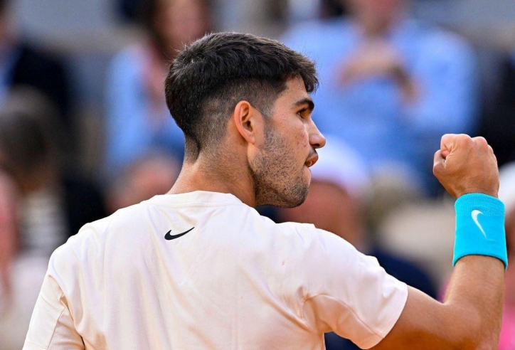 Alcaraz vào bán kết Roland Garros 2025 sau chiến thắng áp đảo