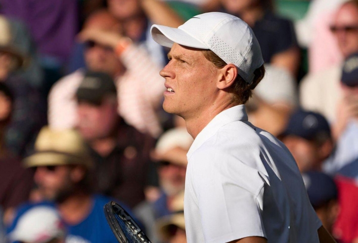 Sinner ra quyết định bất ngờ trước thềm tứ kết Wimbledon 2025