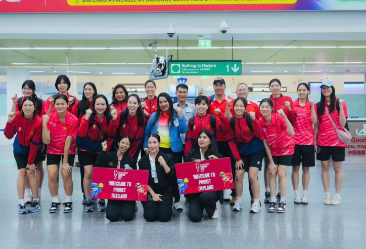 Tuyển bóng chuyền nữ Việt Nam đặt chân tới Thái Lan, sẵn sàng cho giải VĐTG