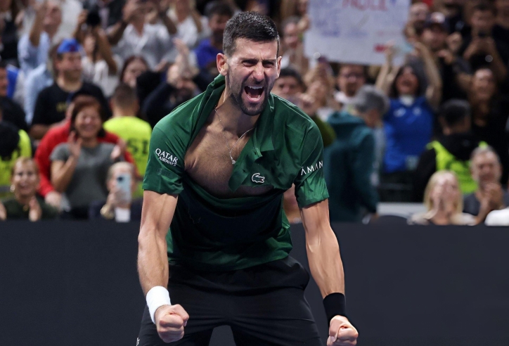 Djokovic vượt mặt Federer, lập kỉ lục vô tiền khoáng hậu