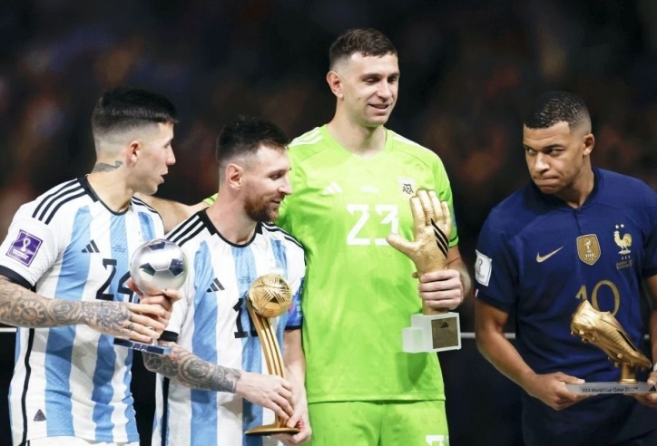Hết 'cà khịa' Mbappe, người hùng Argentina chuyển hướng sang HLV Van Gaal