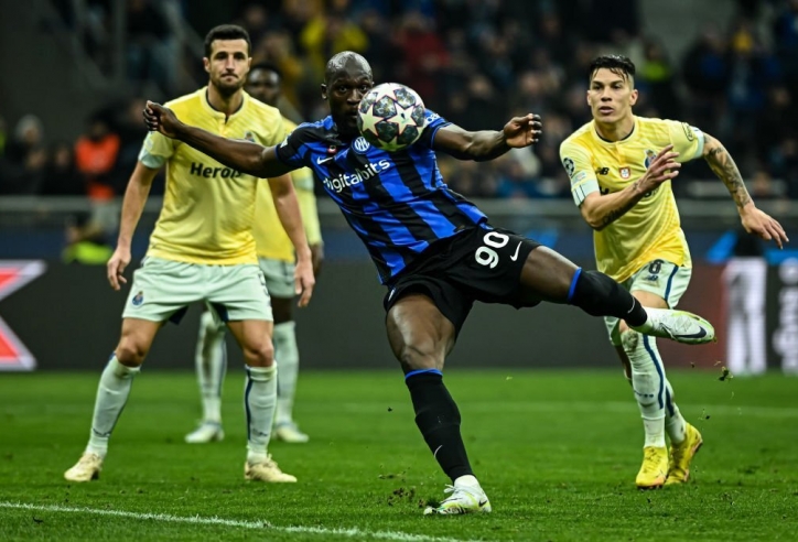 Lukaku hóa 'đấng cứu thế', Inter nhọc nhằn đả bại đội bóng quê hương Ronaldo