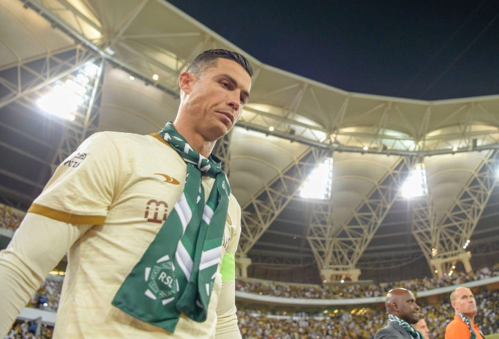 Ronaldo nổi cơn lôi đình, hành động mất kiểm soát ngay trên sân