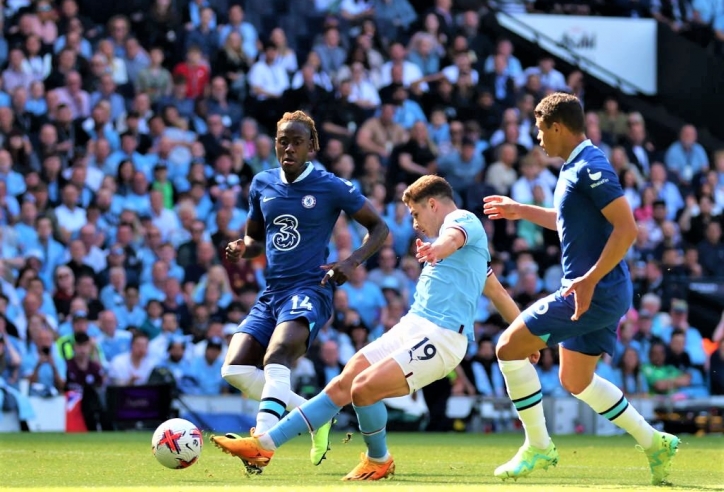 Man City dễ dàng đánh bại Chelsea trong ngày nâng cúp vô địch Ngoại hạng Anh