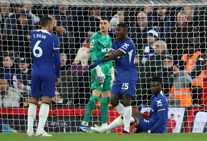 CĐV Chelsea chỉ đích danh tội đồ trong trận thua thảm Liverpool