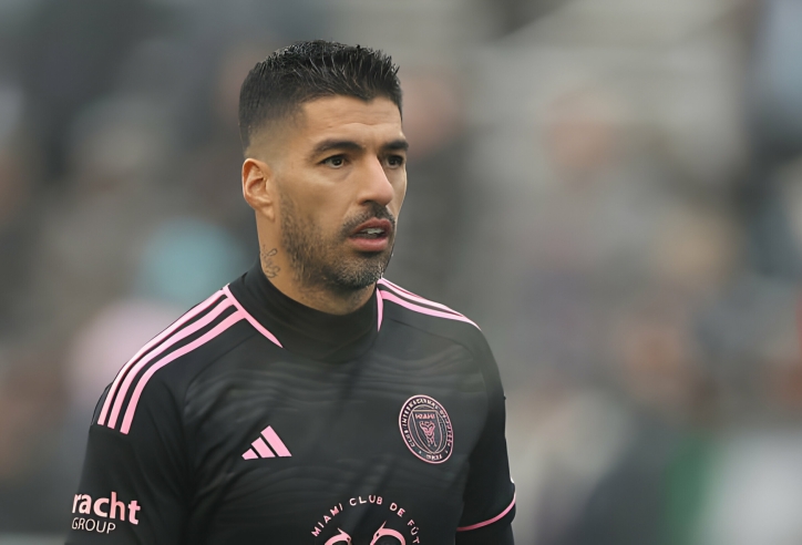 Suarez xin lỗi vì hành động nhổ nước bọt
