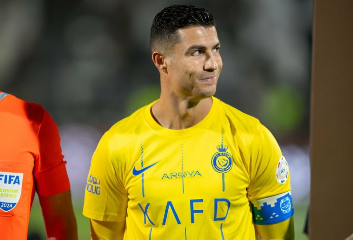 Ronaldo lại ghi bàn, chính thức đứng số 1 thế giới ở tuổi 39