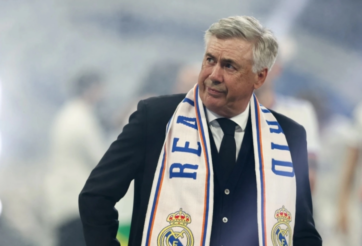 XONG! Real Madrid ký hợp đồng mới với 'cơn lốc đường biên'