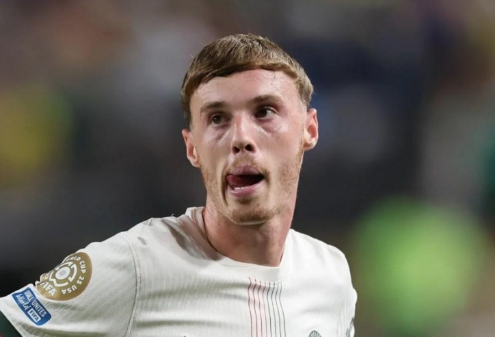 Cole Palmer nổi cáu với 1 cầu thủ Chelsea, mất kiểm soát ngay trên sân
