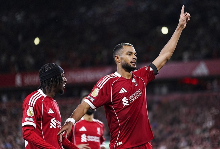 Liverpool thắng nghẹt thở trận mở màn Ngoại hạng Anh