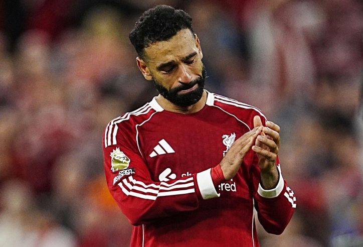 Salah bật khóc trước hành động đẹp của CĐV Liverpool