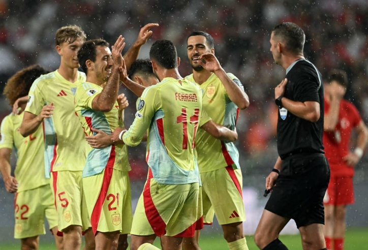 Sao Arsenal lập hat-trick, Tây Ban Nha thắng 6-0 tại Vòng loại World Cup