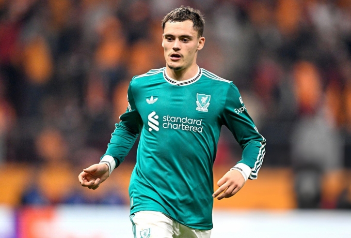 Arne Slot nói thẳng một điều về Florian Wirtz sau khi Liverpool thua sốc