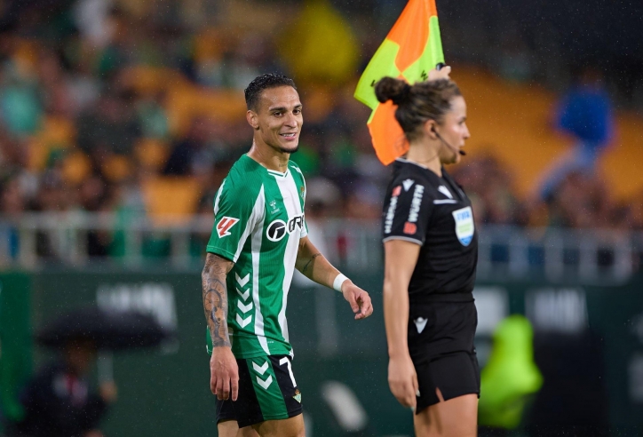 Aston Villa cùng Betis 'mở hội' tại Europa League