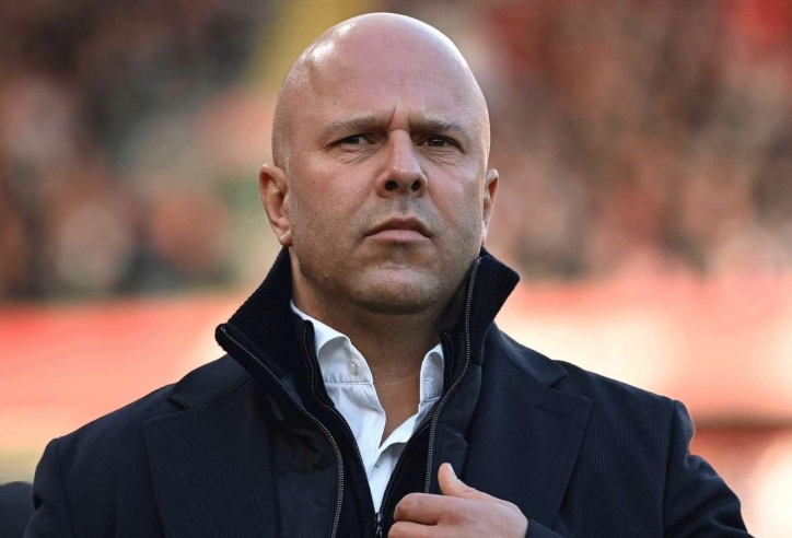 HLV Arne Slot: 'Liverpool đã biếu đối thủ quá nhiều bàn mùa này'