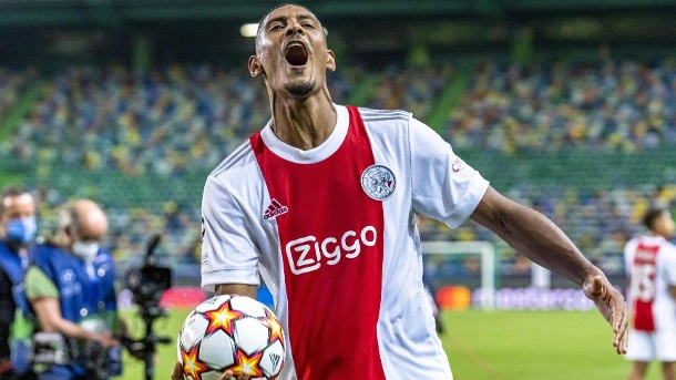 Man Utd quan tâm ‘cơn lốc’ hàng công Ajax