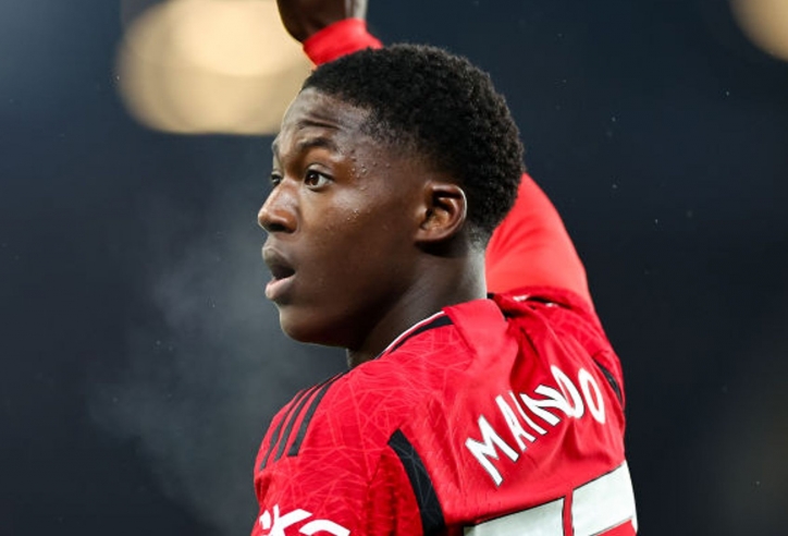 Vẽ siêu phẩm cầu vồng vào lưới Liverpool, Kobbie Mainoo tạo nên dấu ấn lịch sử