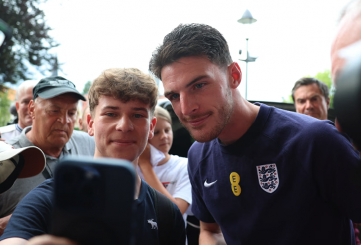 Declan Rice bị mắng là vô dụng ở trận Anh thua Tây Ban Nha