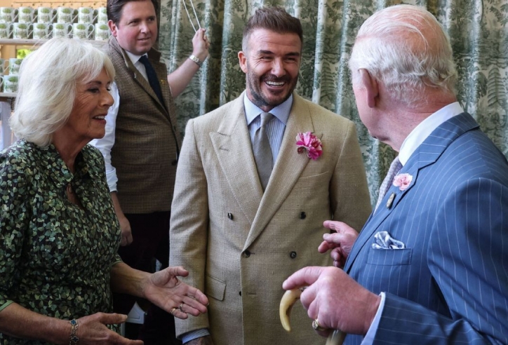 David Beckham chính thức nhận tước hiệu hiệp sĩ