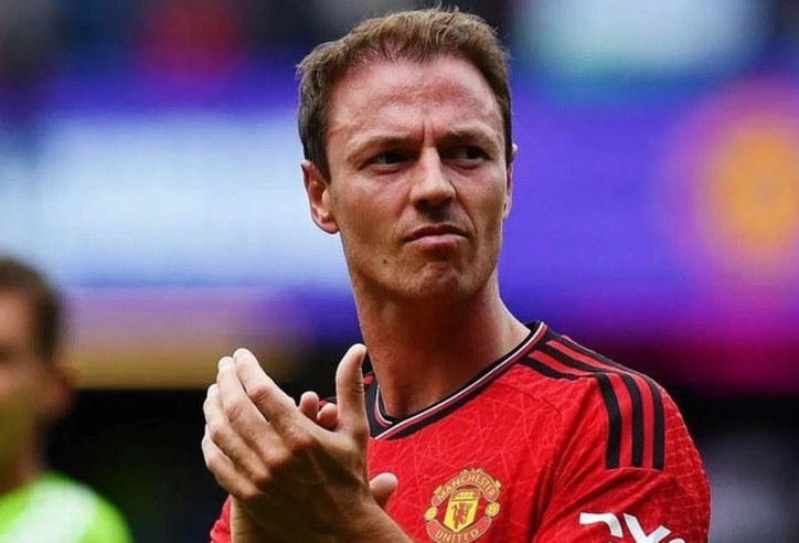 Jonny Evans được ủng hộ dẫn dắt MU thay Amorim