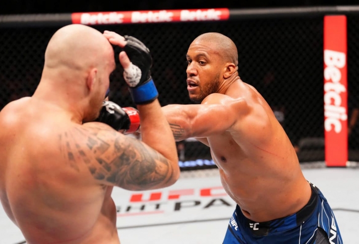 Ciryl Gane hủy diệt Sergey Spivac tại UFC Paris, ẵm trọn 50.000 Đô tiền thưởng cho trận đấu hay nhất đêm
