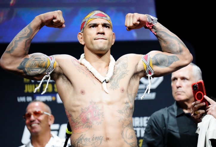 Nhà cựu vô địch UFC Alex Pereira suýt đấm con trai vì một trò đùa