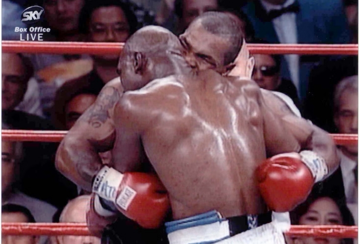 Evander Holyfield: Huyền thoại sống của làng quyền anh hạng nặng thế giới và trận đấu lịch sử trước Mike Tyson