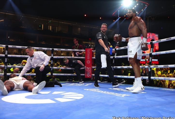 Anthony Joshua là “Ông vua hạng nặng”