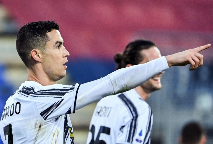 Ronaldo nói đúng ba từ giữa thời khắc ở rất gần MU