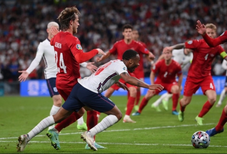 Wenger: 'Đó không thể là một quả penalty cho ĐT Anh'