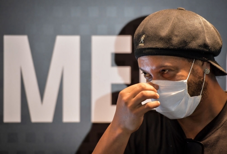 Dàn huyền thoại Real xếp hàng dài chào đón Ronaldinho
