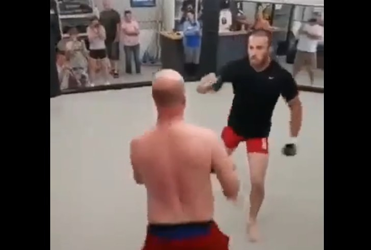 Cao thủ MMA dùng 'đòn bẩn' để hạ gục dân thường