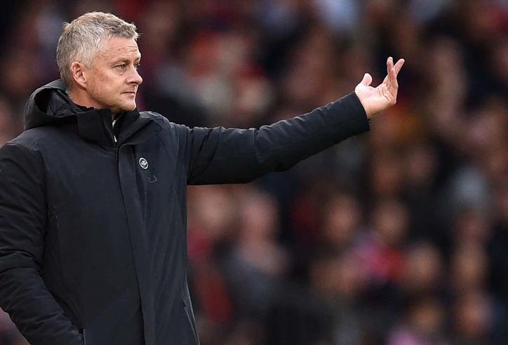 CĐV hô vang ủng hộ Solskjaer tiếp tục tại vị