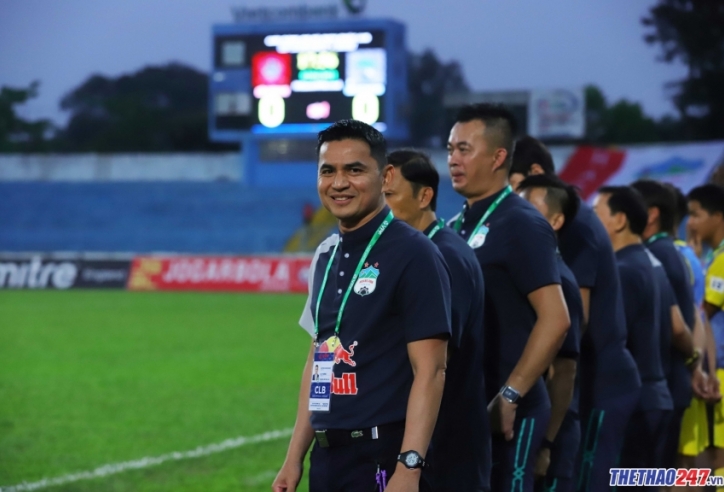 Báo Thái lo sợ cho HLV Kiatisak